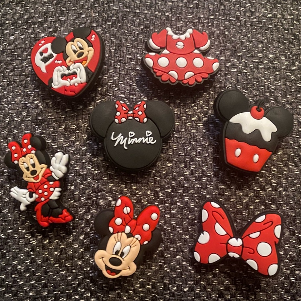 Brand new Minnie Mouse Croc Charms - 7 pcs